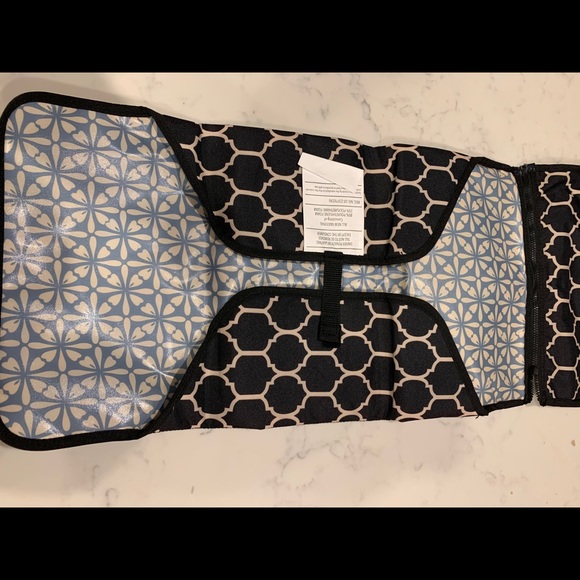 Portable diaper changing pad - Picture 2 of 3